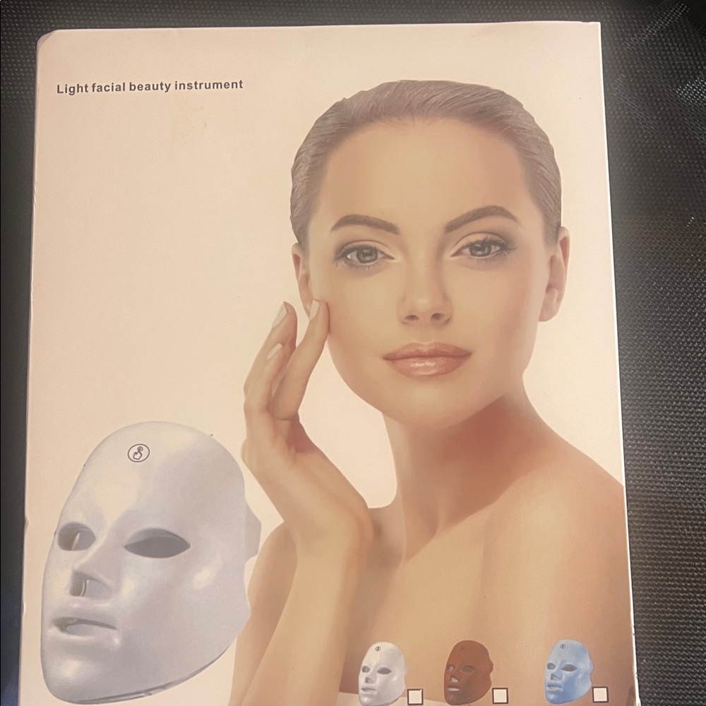 Revitalizing LED Facial Mask - Silver